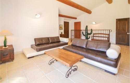 Apt House | Cozy Home In Apt With Wifi