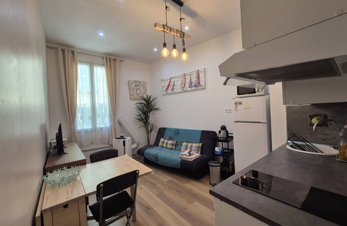 Liberation Apartment | Cozy, Renovated 2-Bedroom Apartment – Right in the Heart of Nice Calm Train station 5 min Tram Walk to the Sea