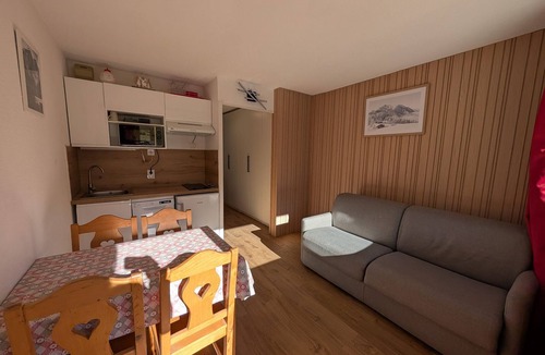 Montgenevre Apartment | Cozy renovated studio south-facing with slopes view and parking in Montgenèvre