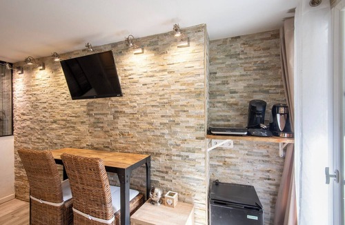 Les Grands Carmes Apartment | Cozy room near the Old Port and train station