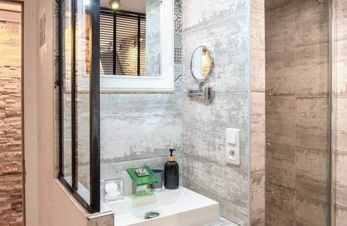 Les Grands Carmes Apartment | Cozy room near the Old Port and train station