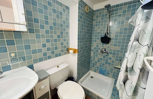 Foulquines House | Cozy Studio Cabin with Pool, Terrace, and Parking in Tranquil Narbonne Plage