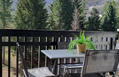 La Salle-les-Alpes Apartment | Cozy Studio for 4 with Balcony, Near Ski Lifts, Free Shuttle, Parking, in Serre Chevalier