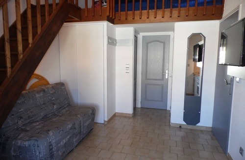 Marseillan Plage Apartment | Cozy Studio Loft with Pool View, Sleeps 6, Close to Beach - Marseillan