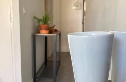 Sud Apartment | Cozy Studio with balcony and free parking