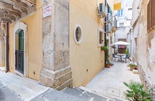 Noto Historic Centre House | Cozy vacation home in the historic center of Noto