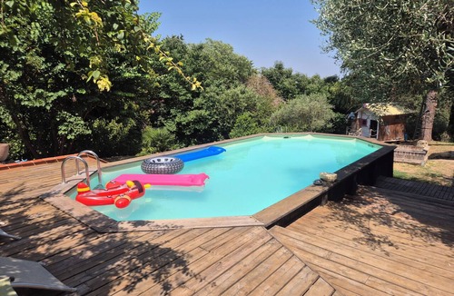 Saint-Chamas Apartment | Dance studio, nature, pool, hot tub, movie night, Netflix