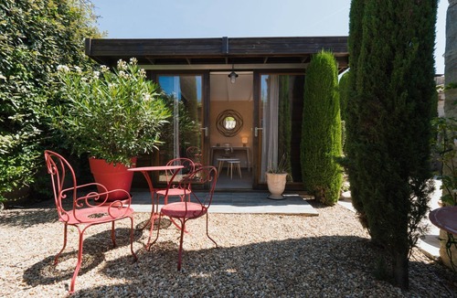 Eygalieres House | Das Atelier im Mas Naste by Interhome