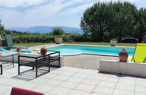 La Bezole House | Detached house, fully fenced, swimming pool, bowling green, dogs welcome.