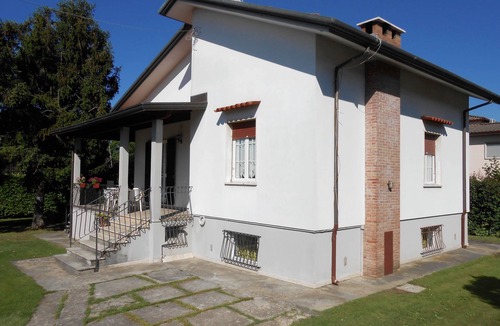 Capanne-Prato-Cinquale Apartment | Detached apartment in small villa with garden in Versilia