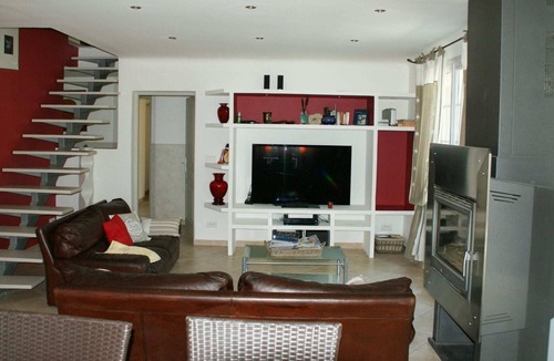 Reillanne Villa | Detached villa with enclosed beautiful garden and private pool, 1km from Céreste