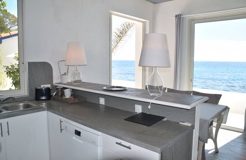 Alpes-Maritimes Apartment | Direct Front Beach in Eze