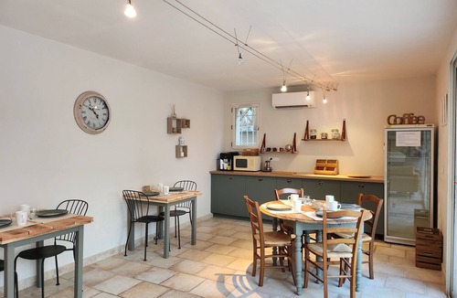 Saint-Saturnin-les-Avignon House | Domaine les Gendalis