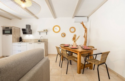 Eyguieres Apartment | “Domaine De Meyrol - Gîte 3” Apartment with Private Terrace, Wi-Fi, and Air Conditioning