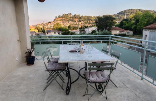 Cadenet Apartment | Domaine du Colombier au Tilleul