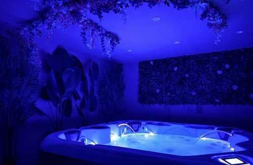 Berre-des-Alpes Apartment | Domaine Le Rocher d Argent avec Piscine Extérieur ,Jacuzzi Intérieur et Salle de jeux