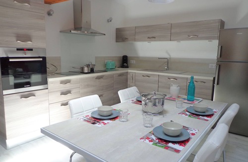 Cavaillon Apartment | Domaine Les Rivales en Provence - 5 bedrooms - sleeps 10