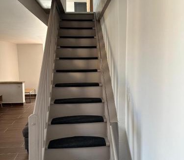 Lunel Apartment | Duplex Cosy en Cœur de Ville
