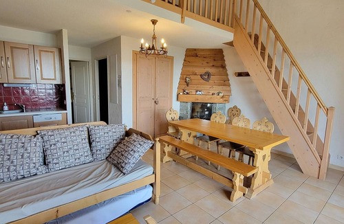Saint-Michel-de-Chaillol Apartment | Duplex for 8 with South Balcony, Fireplace, and Free WiFi in Saint-Michel-de-Chaillol