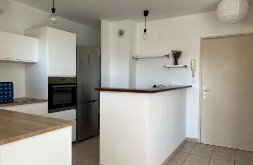 Eyguieres Apartment | Duplex lumineux l 2 ch l balcon l climatisation l Idéal famille l Alpilles