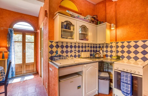 Autignac House | Eco-friendly Gîte with Private Pool, Terrace and Wi-Fi in Autignac