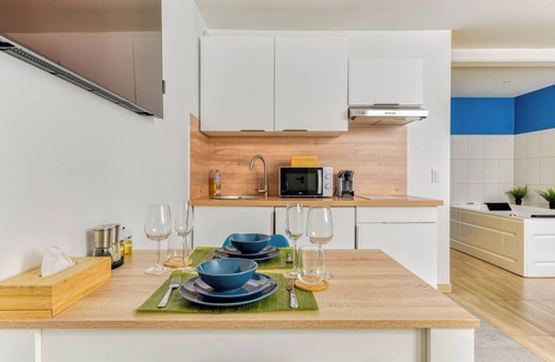 Anatole France Apartment | EDEN SUITE | Jacuzzi | Parking | A/C by Narbana
