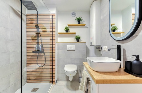 Anatole France Apartment | EDEN SUITE | Jacuzzi | Parking | A/C by Narbana