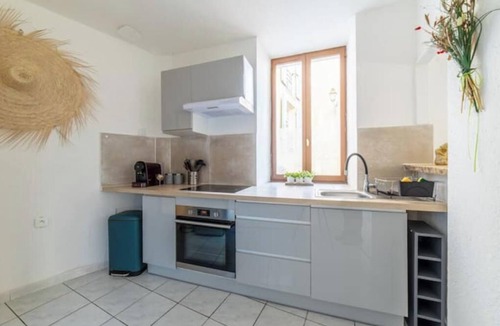 Narbonne Apartment | Elegance & Style 2-Bed Retreat in the Heart of Narbonne with Air-Con