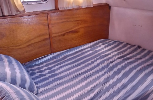 Saint-Gilles Boat Rental | Elegant 35m² houseboat with sheltered terrace for 4 people