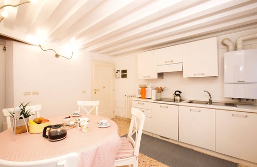 Cannaregio Apartment | Elegant apartment with romantic canal view