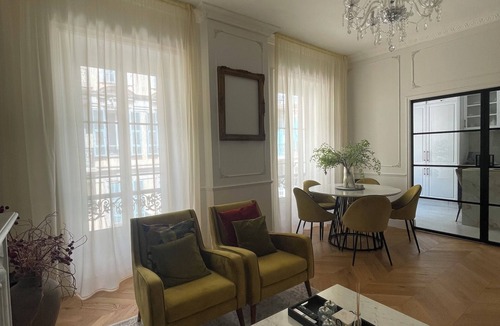 Lepante Quarter Apartment | Elegant Bourgeois Apt, in the heart of Nice, AC, private parking, 2 bathrooms