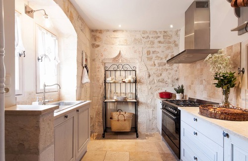 St.-Remy-de-Provence Apartment | Elegant Luxurious "Alchemy" in Centre Ville with Amazing Roof Terrace Views