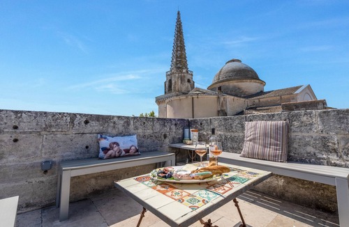St.-Remy-de-Provence Apartment | Elegant Luxurious "Alchemy" in Centre Ville with Amazing Roof Terrace Views