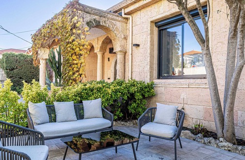 Carnot Apartment | ELEGANT PRIVATE VILLA WITH POOL & GARDEN , 5 MIN TO CENTRAL CANNES