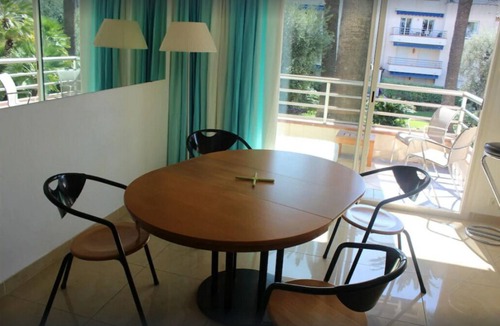 Cap-d'Antibes Apartment | Emeraude Cap Luxueux Apt 4 Pièces Dans Résidence Avec Piscine et à 200m Plage