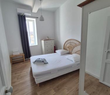 Pelissanne Apartment | En plein coeur de Pélissanne - 55 m2 rénovés - Avec Parking