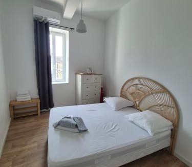 Pelissanne Apartment | En plein coeur de Pélissanne - 55 m2 rénovés - Avec Parking