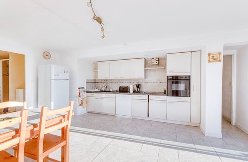 Hyeres Apartment | Enchanted Bird Mountain Villa with Paradise Garden and Shared Pool sea view