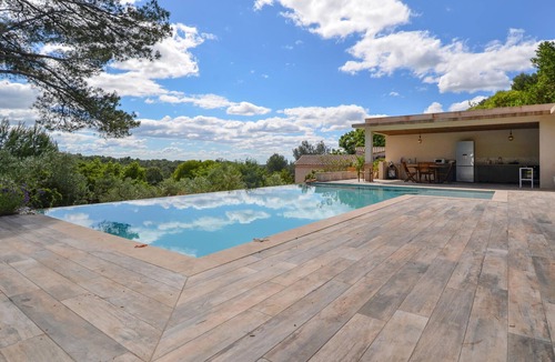 Les 3 Ponts House | Enjoy a wonderful holiday in this attractive holiday home with pool.