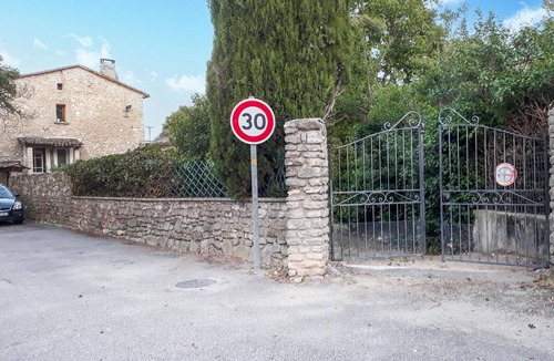 Saint-Martin-de-Castillon House | Enjoy an idyllic holiday in a holiday home in the heart of the Luberon Nature Park.