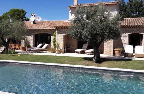 Lorgues Villa | Enjoy the late season, it is still very beautiful (and hot!) in the Var