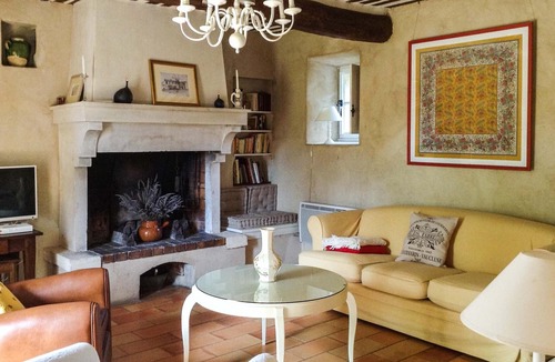 Bonnieux House | Enjoy the quietness and the beautifil views surrounding this authentic farm.