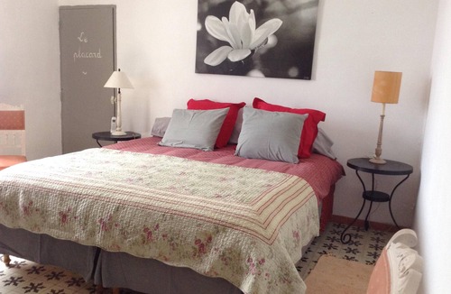 Bonnieux House | Enjoy the quietness and the beautifil views surrounding this authentic farm.