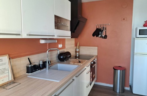 Nimes Apartment | Entire Apartment for 3–4 People - Wi-Fi - Private Parking