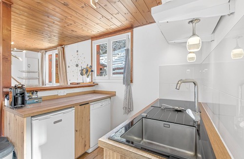 Seyne House | Entire Holiday Home 'Entier Avec Spa 6 Personnes' with Mountain View, Wi-Fi, and Air Conditioning
