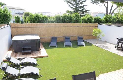 Saint-Just House | Entre MER ET Riviere LA Villa Oranger Vous Accueille Avec SON Jacuzzi, 6 Places