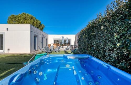 Alignan-du-Vent Villa | Escale Idéale : Villa avec Spa & Piscine Privée