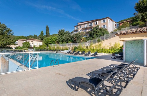 Callian Apartment | Escapade provençale avec piscine | Vue imprenable
