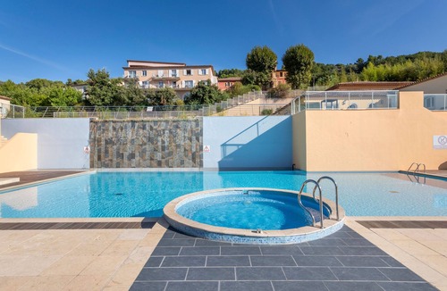 Callian Apartment | Escapade provençale avec piscine | Vue imprenable