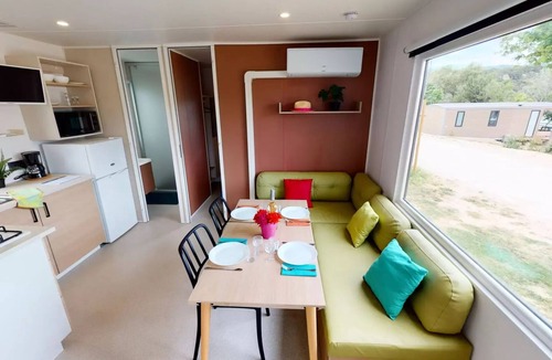 Cabrieres-dʼAigues House | Etang Cottage - 27 m² - 2 bedrooms, sleeps 4